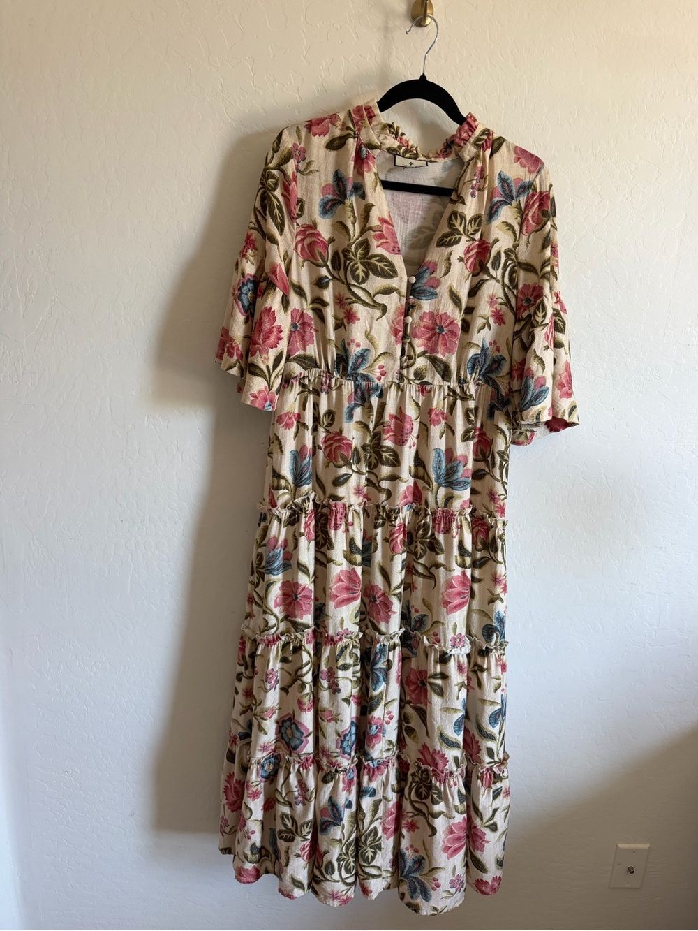 Tuckernuck Floral Tiered Midi Dress in Cream with Pink & Blue Bloom L - Picture 3 of 4